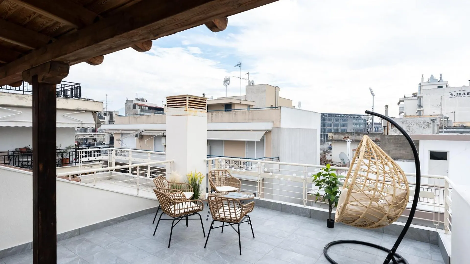 Διαμέρισμα Pomegranate Luxury Penthouse Maisonette With Beautiful Terrace & Free Parking By Binobi ! Θεσσαλονίκη